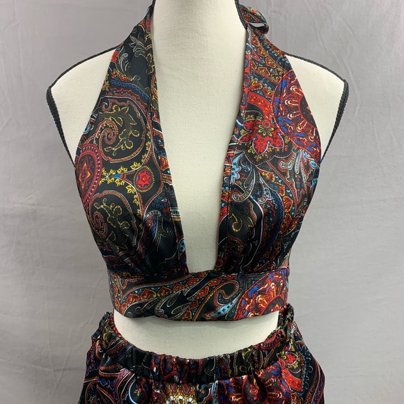 Boho Print Tie Backless Halter Top & Shorts - Picture 9 of 10